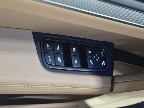 Certified 2024 Porsche Cayenne AWD/4WD image 21