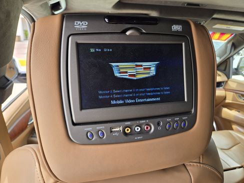 Used 2017 Cadillac Escalade Platinum AWD/4WD image 10