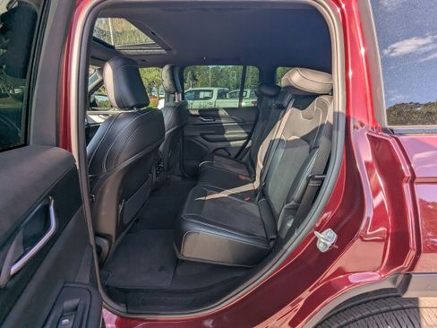 Certified 2023 Jeep Grand Cherokee Altitude AWD/4WD image 13
