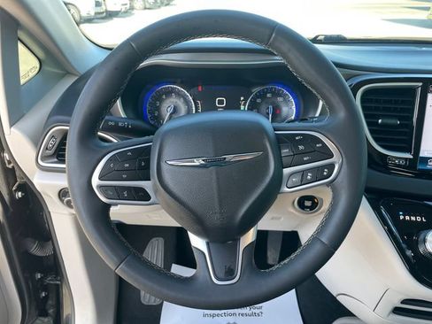 Used 2023 Chrysler Pacifica Touring-L FWD image 25