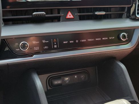 Certified 2025 Kia Sportage SX FWD image 30