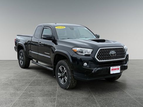 Used 2019 Toyota Tacoma TRD Sport w/ Technology Package image 7