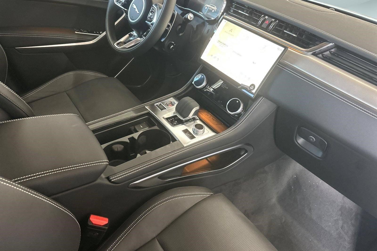 New 2026 Jaguar F-PACE R-Dynamic S AWD/4WD image 29