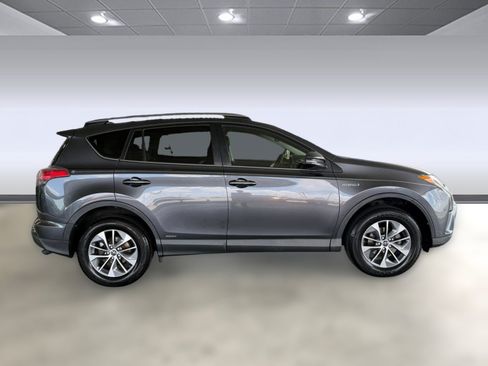Used 2018 Toyota RAV4 XLE AWD/4WD image 8