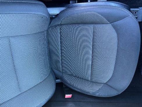 Used 2017 Ford Explorer XLT image 25