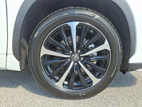 Used 2022 Toyota Highlander XSE FWD image 10