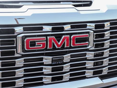 Used 2025 GMC Sierra 2500 Denali w/ Denali Reserve Package AWD/4WD image 13