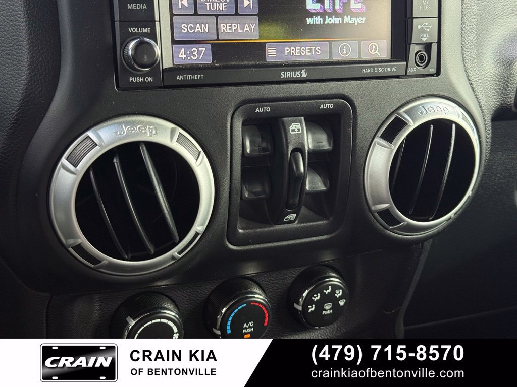 Used 2016 Jeep Wrangler Unlimited Rubicon w/ Connectivity Group AWD/4WD image 16