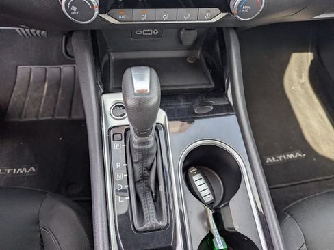 Used 2024 Nissan Altima 2.5 SV FWD image 14
