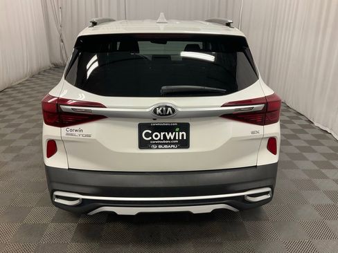 Used 2021 Kia Seltos EX image 3