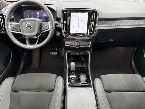 Used 2025 Volvo XC40 B5 Ultra w/ Climate Package image 13