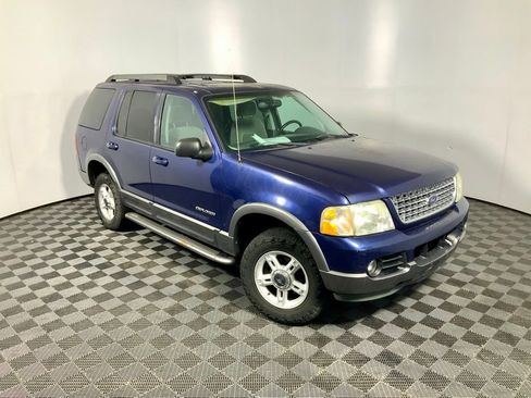 Used 2005 Ford Explorer XLT AWD/4WD image 2