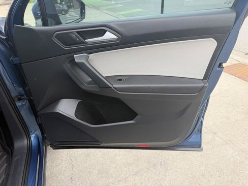 Used 2019 Volkswagen Tiguan SE w/ Panoramic Sunroof Package FWD image 24