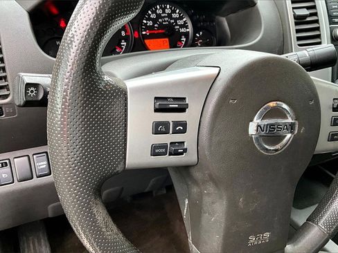 Used 2015 Nissan Frontier SV image 18