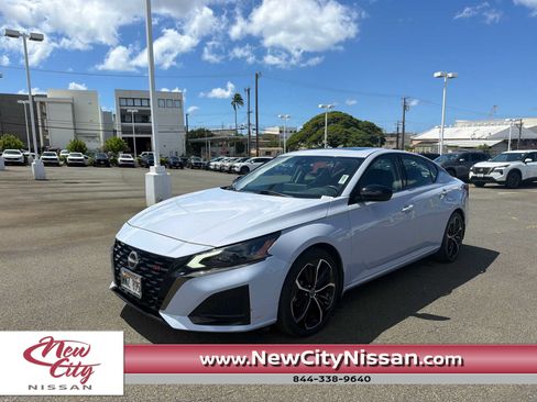 Used 2023 Nissan Altima 2.5 SR w/ SR Premium Package FWD image 1