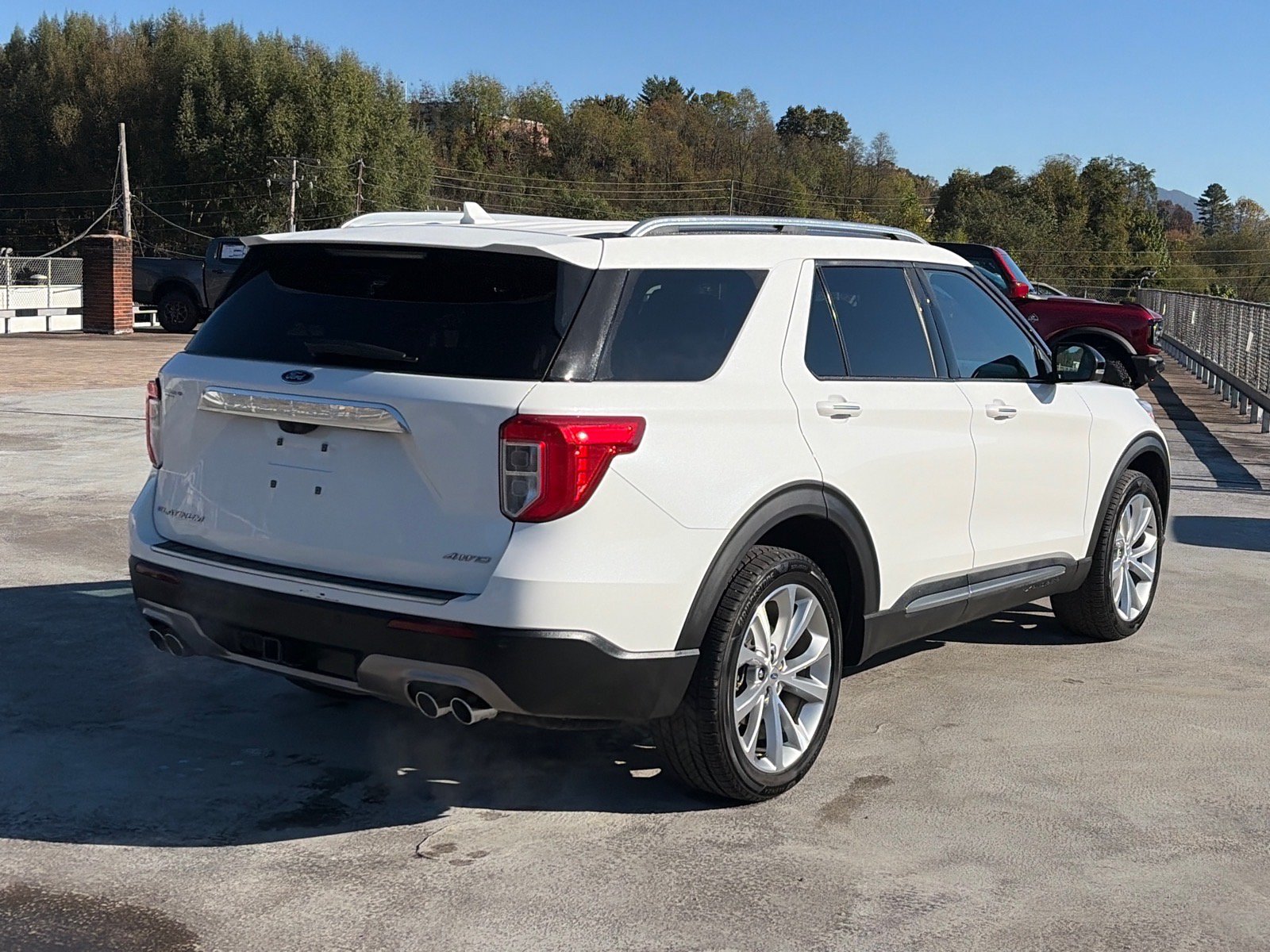Certified 2022 Ford Explorer Platinum w/ Equipment Group 601A AWD/4WD image 3