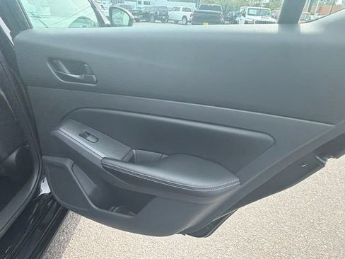 Used 2025 Nissan Altima 2.5 SV FWD image 11