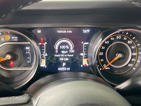 Used 2022 Jeep Gladiator Sport AWD/4WD image 12