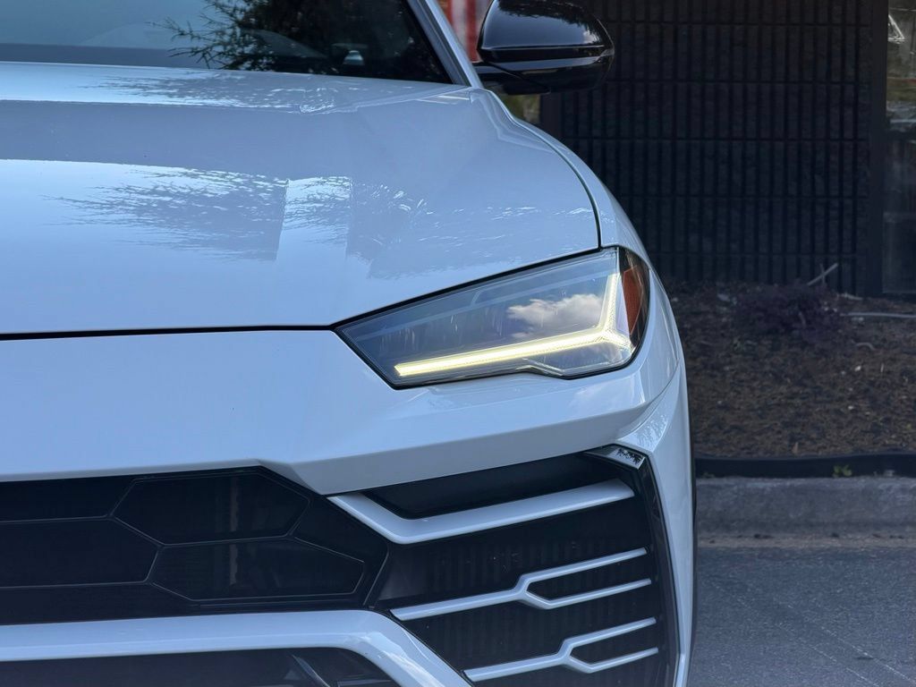 Used 2021 Lamborghini Urus AWD/4WD image 5