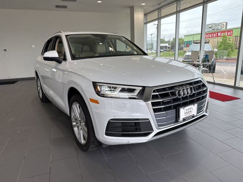 Used 2020 Audi Q5 2.0T Premium Plus w/ Premium Plus Package AWD/4WD image 2