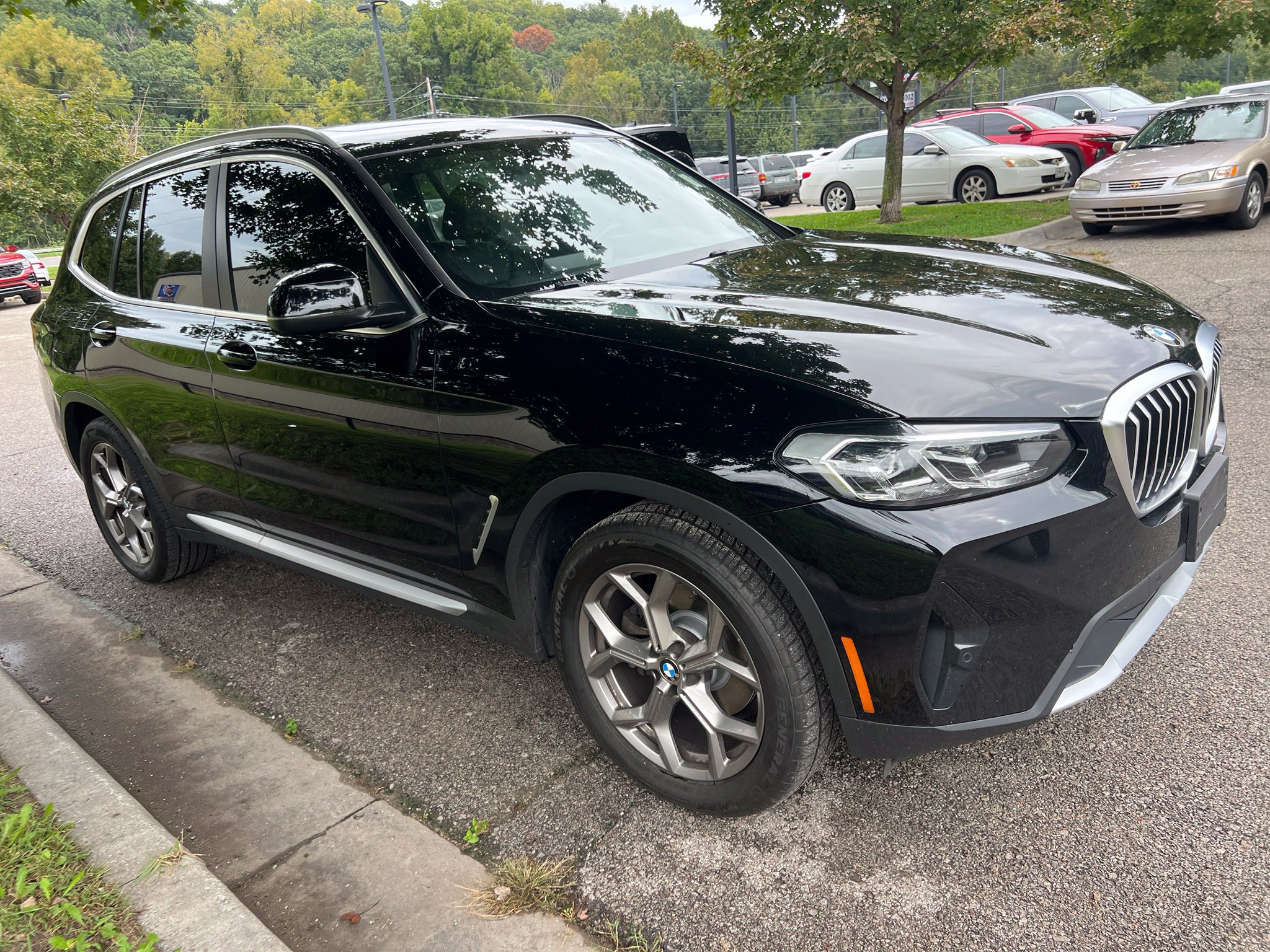 Used 2022 BMW X3 xDrive30i w/ Convenience Package AWD/4WD image 3