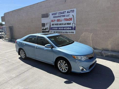 Used 2014 Toyota Camry XLE w/ Leather Package FWD image 2