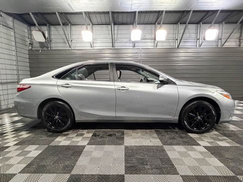 Used 2017 Toyota Camry XLE image 9