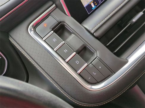 Used 2021 GMC Yukon SLT w/ SLT Premium Package image 15