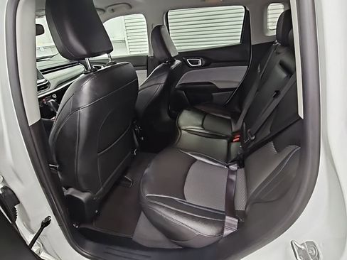 Used 2022 Jeep Compass Latitude image 31