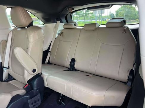 Certified 2024 Toyota Sienna Limited AWD/4WD image 20
