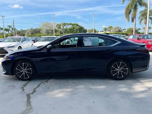 Certified 2025 Lexus ES 300h w/ Premium Package image 4