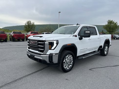 Used 2025 GMC Sierra 2500 SLE w/ SLE Convenience Package AWD/4WD image 3