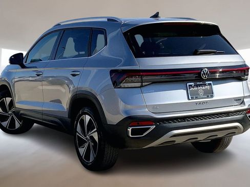 Certified 2025 Volkswagen Taos SE image 13