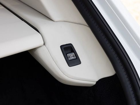 Certified 2022 Rolls-Royce Cullinan Black Badge w/ Dark Exterior Package AWD/4WD image 63