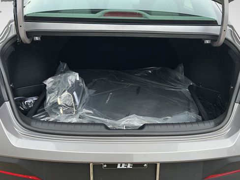 Certified 2025 Hyundai Elantra Sport image 16