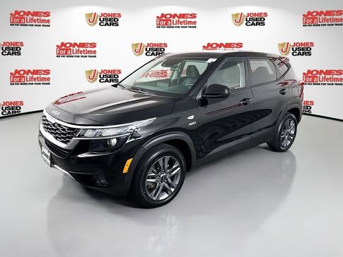 Used 2023 Kia Seltos LX AWD/4WD image 13