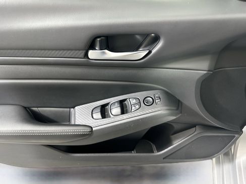 Used 2024 Nissan Altima 2.5 SV image 15