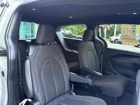 Used 2019 Chrysler Pacifica Touring Plus FWD image 25