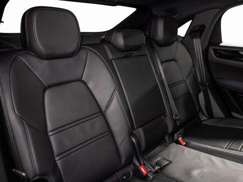 Used 2021 Porsche Cayenne Coupe image 32