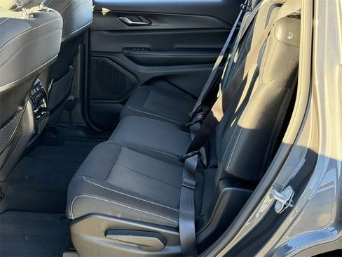 Used 2023 Jeep Grand Cherokee L Laredo image 20