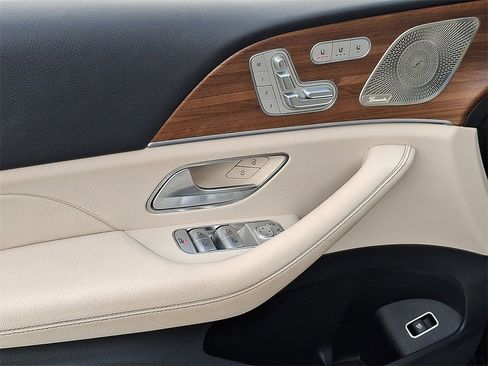 Used 2024 Mercedes-Benz GLE 350 4MATIC image 11