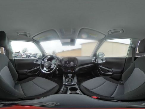 Used 2025 Kia Soul LX w/ LX Technology Package image 39