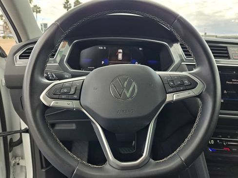 Used 2023 Volkswagen Tiguan SE AWD/4WD image 21