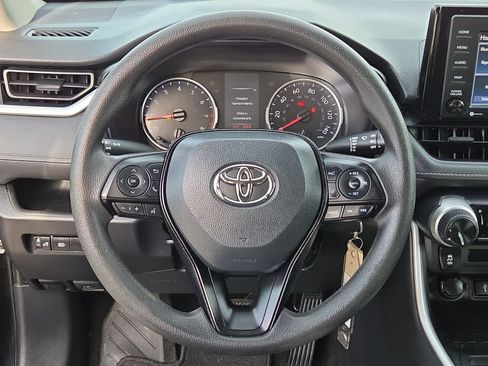 Used 2021 Toyota RAV4 LE AWD/4WD image 19