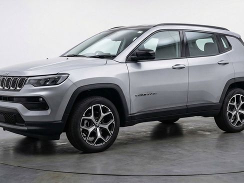 Used 2025 Jeep Compass Limited image 2