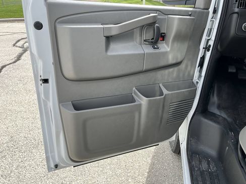 New 2026 GMC Savana 3500 w/ Power Convenience Package RWD image 6