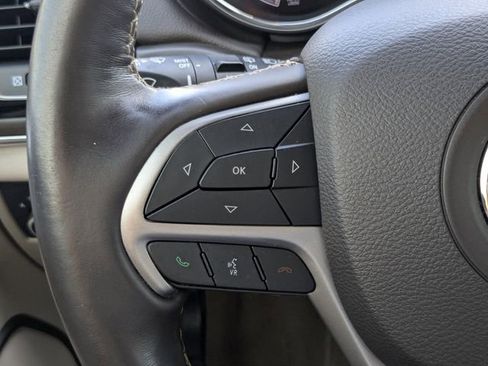 Used 2020 Jeep Grand Cherokee Overland AWD/4WD image 35