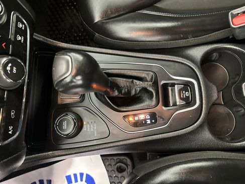 Certified 2019 Jeep Cherokee Latitude Plus w/ Cold Weather Group image 32