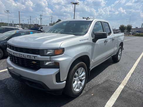 Used 2022 Chevrolet Silverado 1500 Custom AWD/4WD image 2