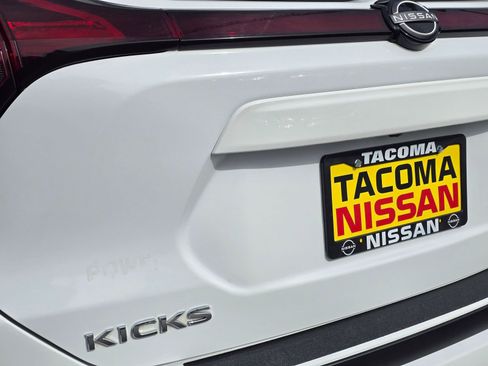Used 2022 Nissan Kicks S FWD image 30